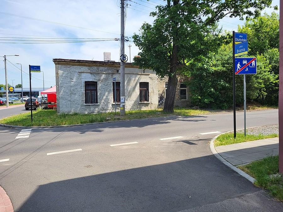 Wyjazd z jednokierunkowej na tym odcinku Bratniej