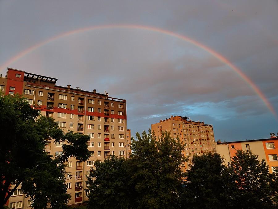 Upragniony efekt schłodzenia deszczem.