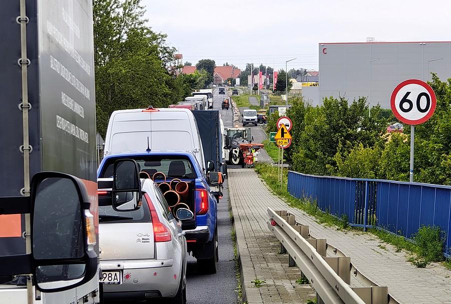 Śmieszkę budują, korek obecny :/