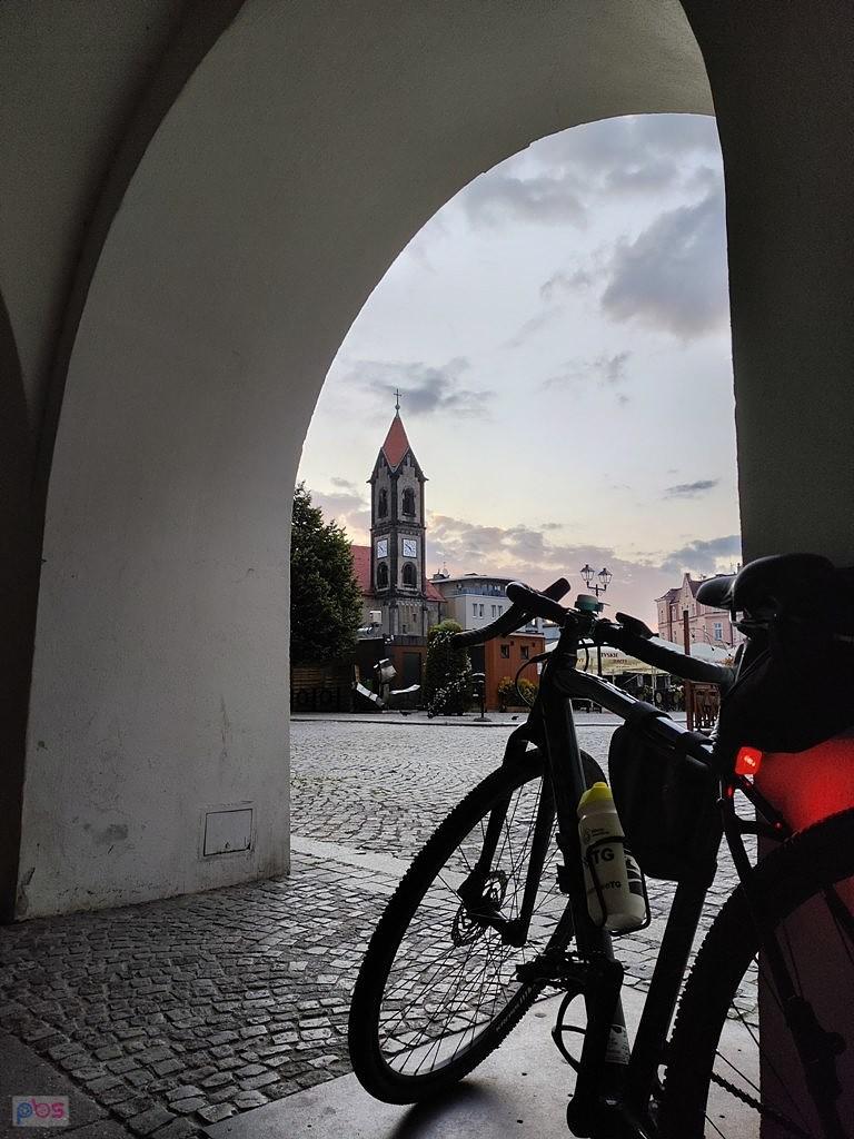 Rynek i widok na kościół ewangelicki