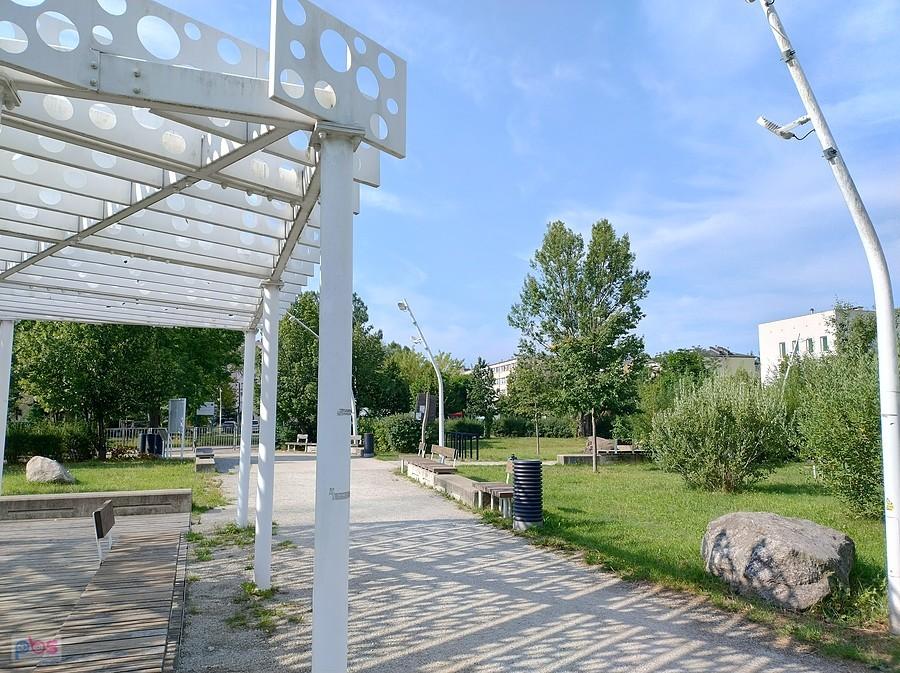 Przejechałam przez ładny skwer
