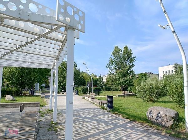 Przejechałam przez ładny skwer