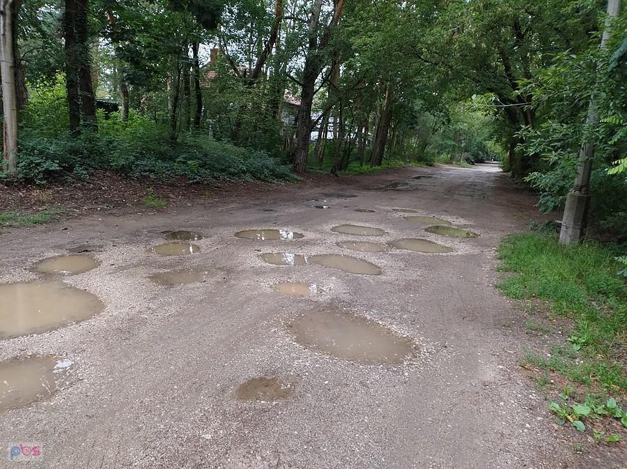 Uliczka Kleeberga na Boernerowie po ostatnich deszczach