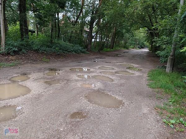 Uliczka Kleeberga na Boernerowie po ostatnich deszczach