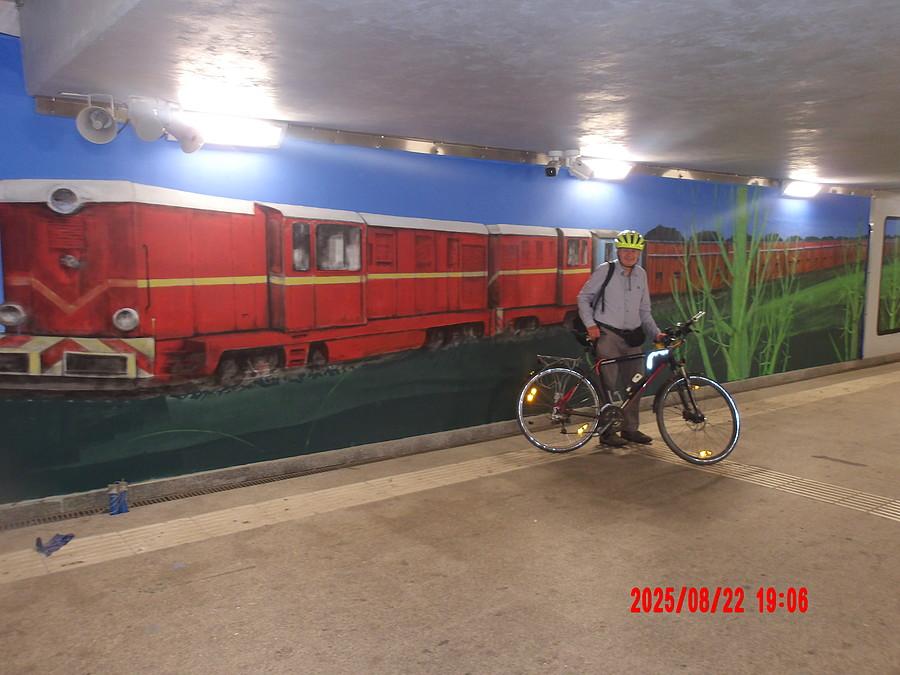 mural w przejściu podziemnym dworca w Bytomiu