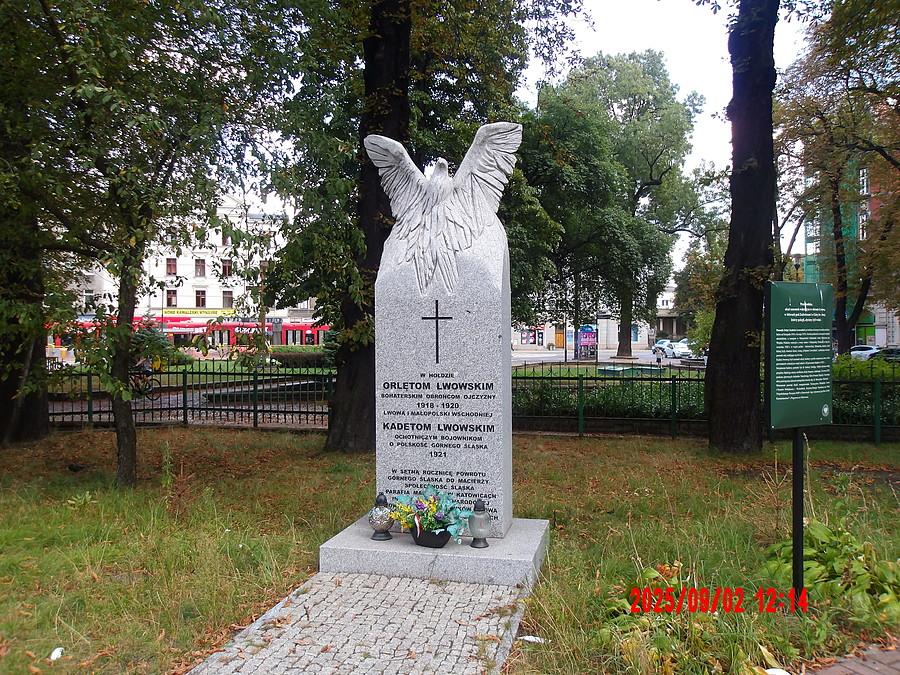 monument ku czci Orląt Lwowskich przy kościele pod wezwaniem Niepokalanego Poczęcia Najświętszej Marii Panny w Katowicach