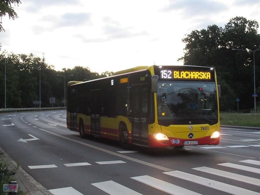 Mercedes O530 C2 #7401 zjeżdża z Mostu Milenijnego