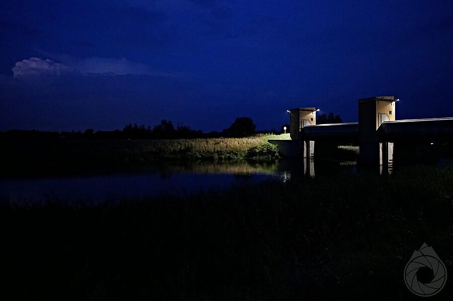 Elektrownia na Kanale Łączańskim nocą