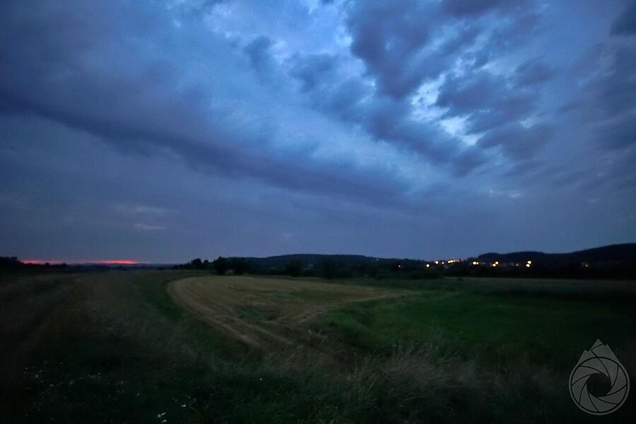 Pola Rusoscic Wczesną Nocą