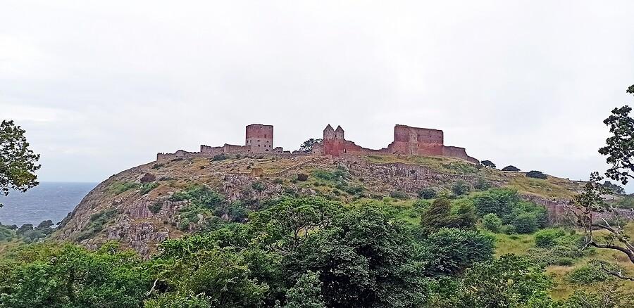 Ruiny zamku Hammershus. Największy kompleks średniowiecznych ruin w Skandynawii.