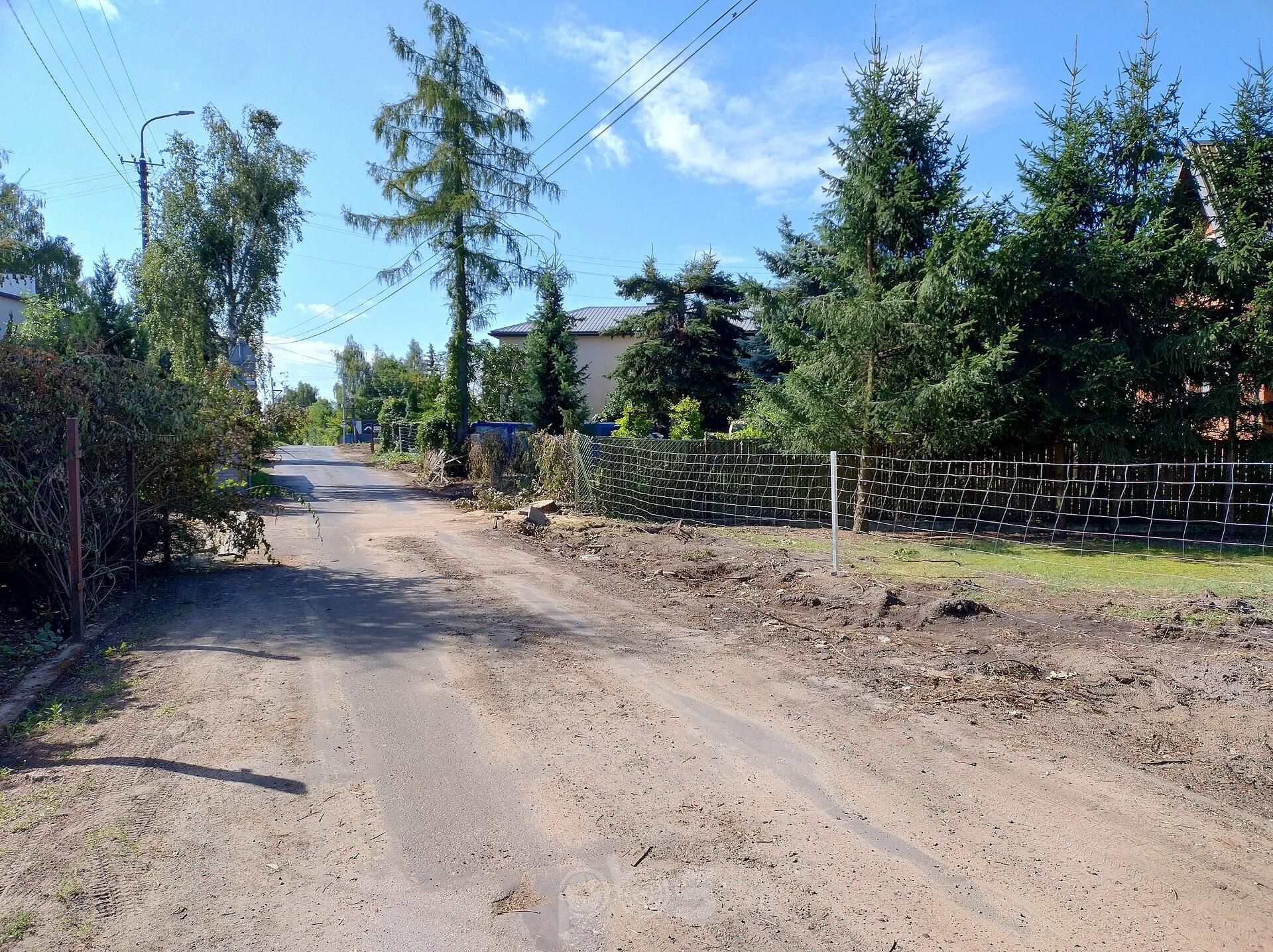 Będą poszerzać uliczkę Osiedlową? Na razie wykarczowali pobocza