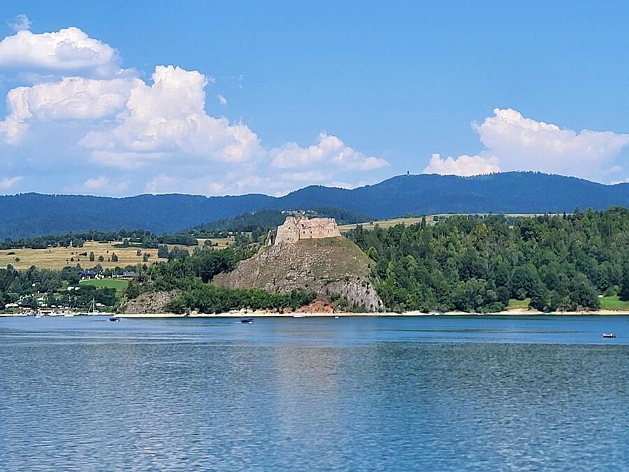 Jezioro, zamek i wieża