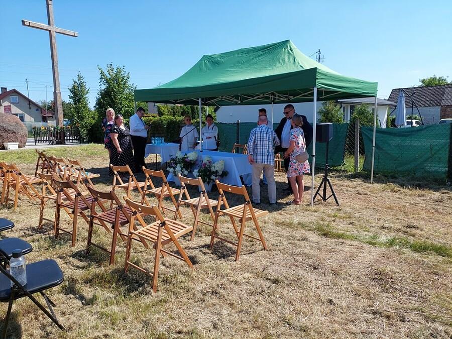 Organizatorzy przygotowują się do uroczystości.