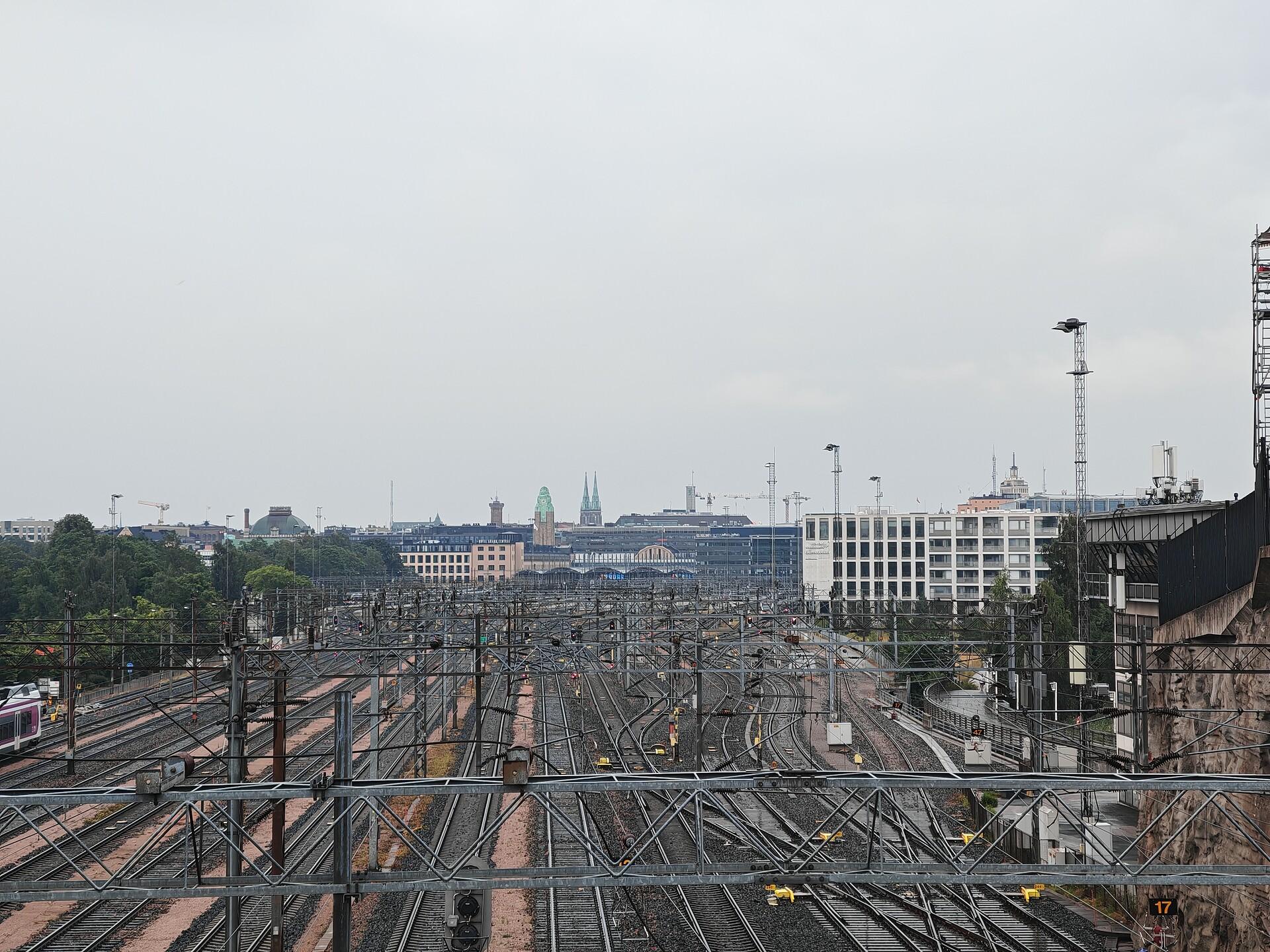 Nad dworcem głównym w Helsinkach.