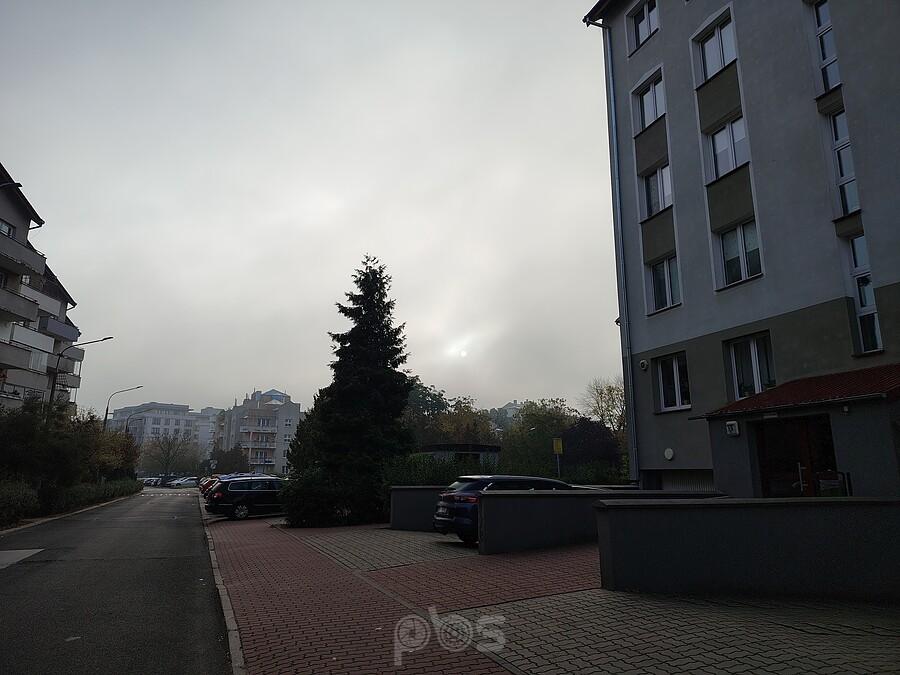 Słońce usiłuje przebić się przez chmury
