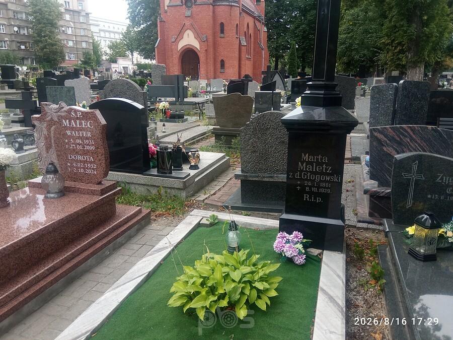 Na chorzowskim cmentarzu to samo nazwisko w różnej pisowni - zależnie od okresu historii