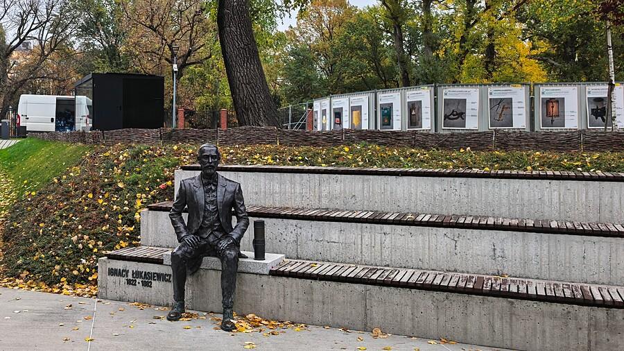 Przed Muzeum Gazowni Warszawskiej