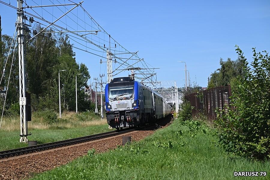 Pociąg elektryczny na torach